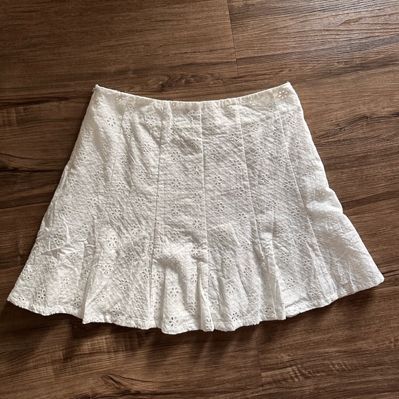 Lulu’s White Eyelet Miniskirt - Picture 2 of 4